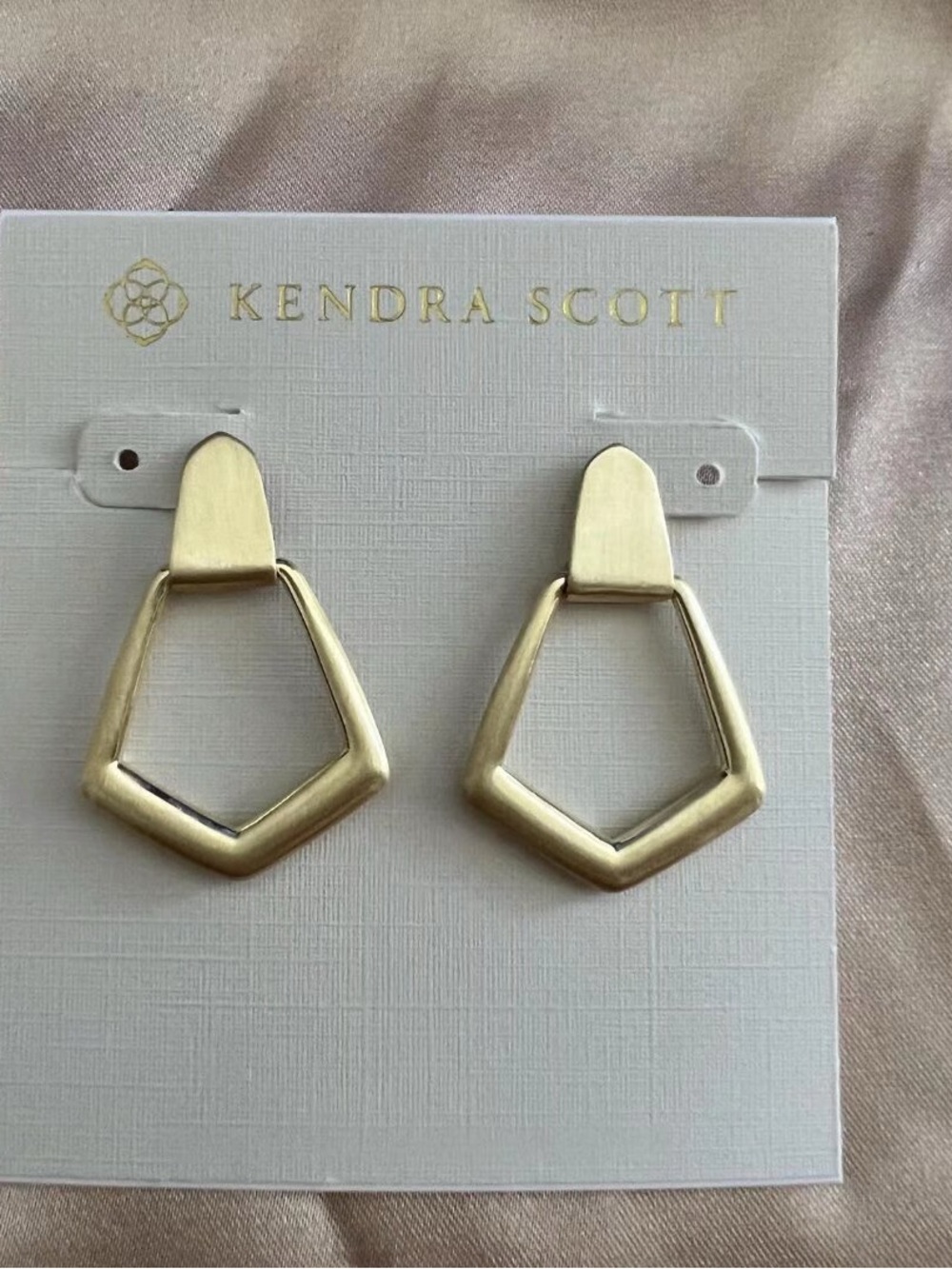 Women Accessories - Earrings (not in list)